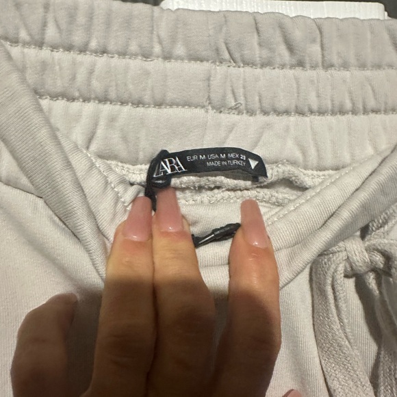 Zara Women's Sweatshirt Material Skirt in Cream or Khaki - Picture 3 of 5